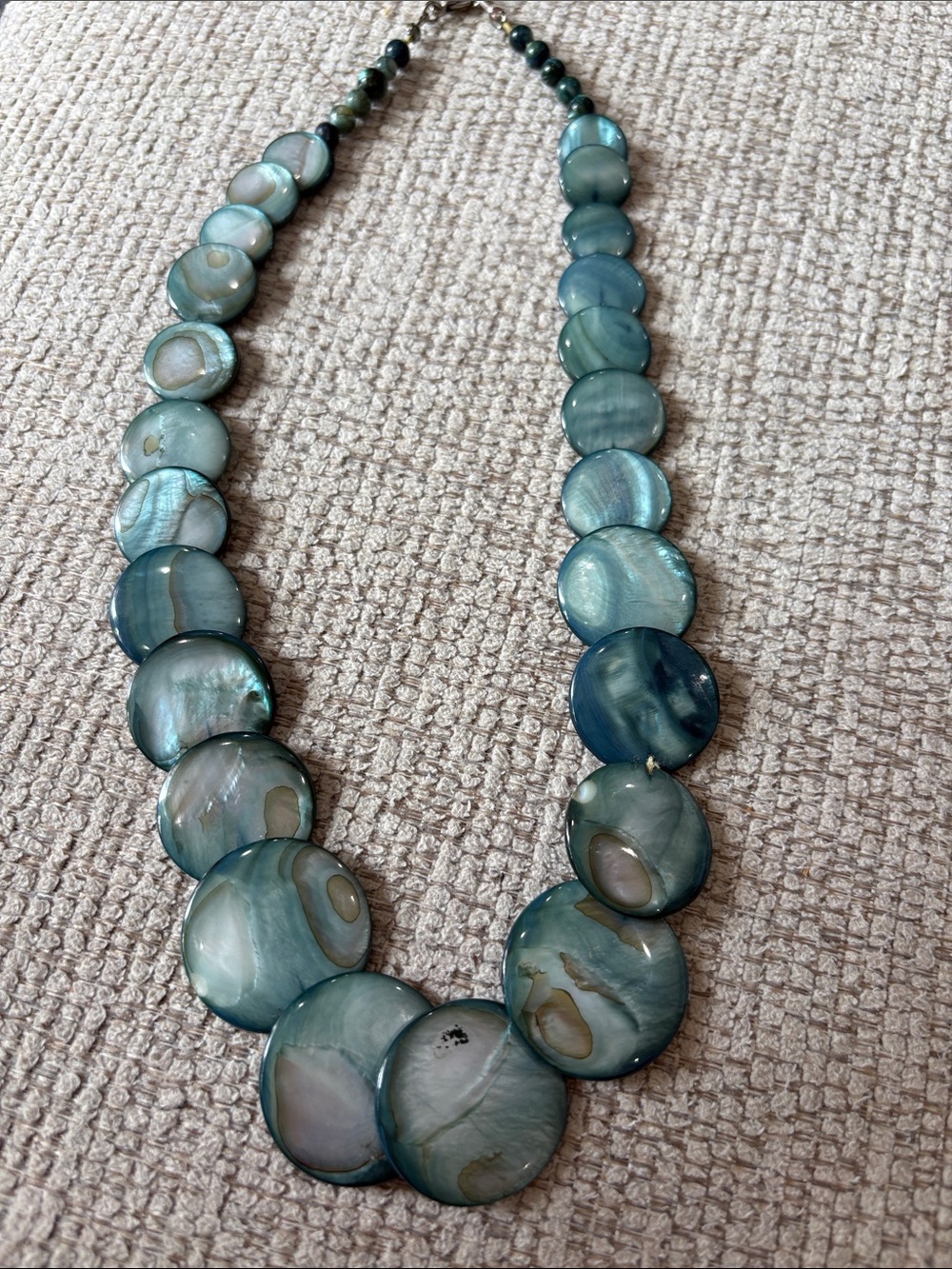 Teal (mother of pearl dyed) Shell Disk Statement Necklace - Brand Unbranded - Picture 3 of 4
